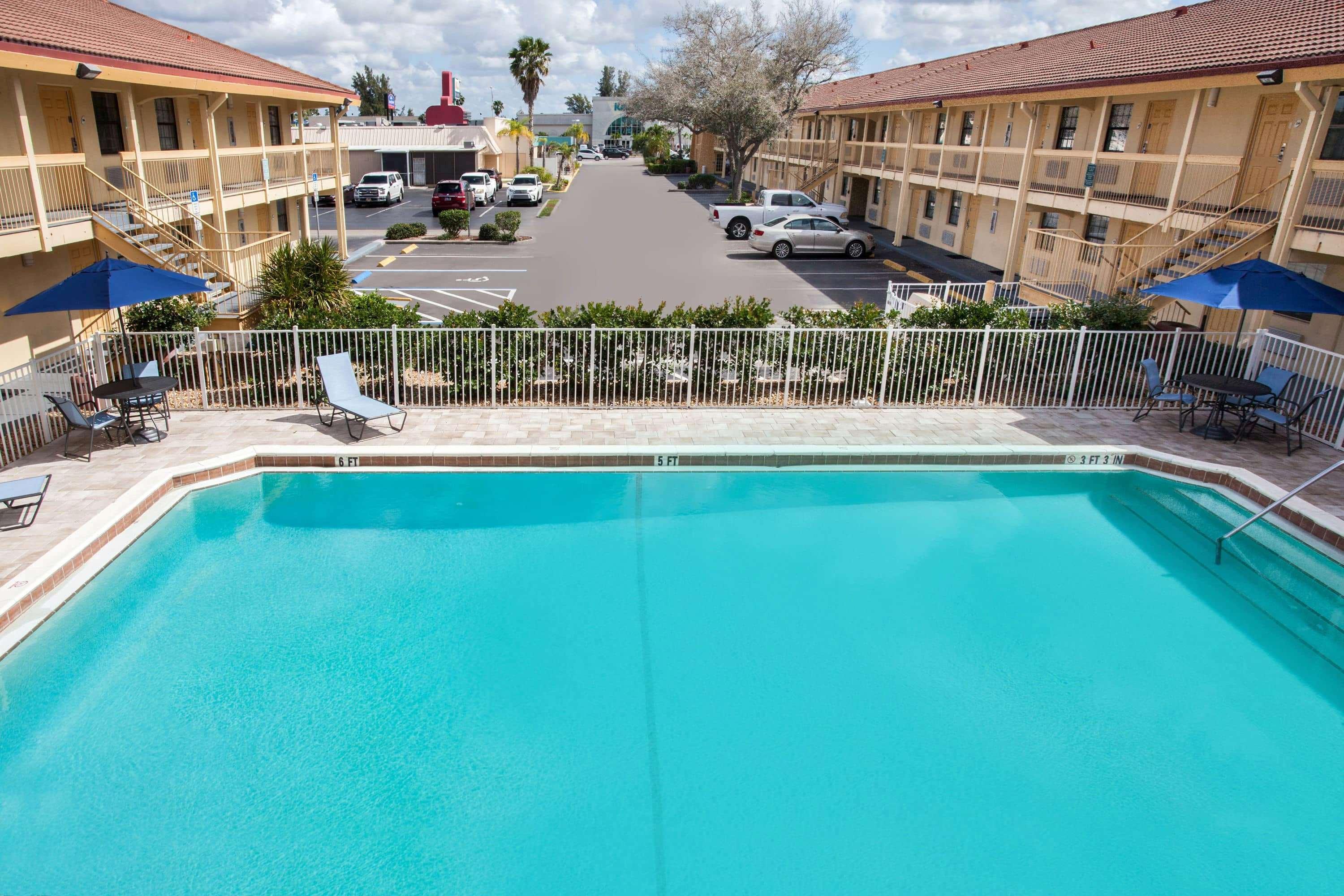 Baymont By Wyndham Fort Myers Central Eksteriør bilde