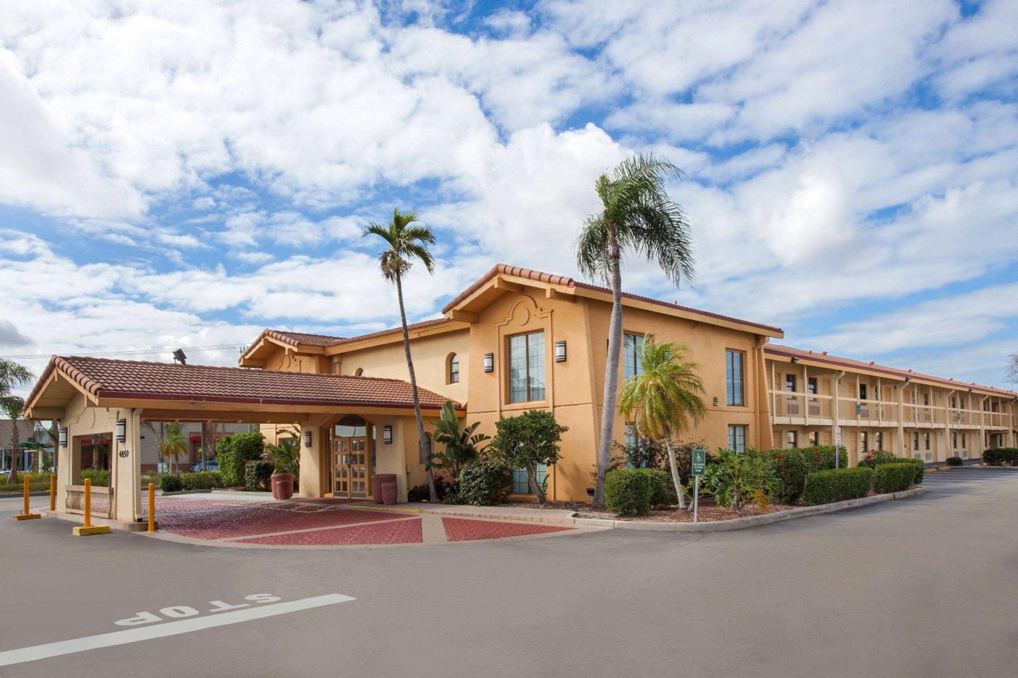 Baymont By Wyndham Fort Myers Central Eksteriør bilde
