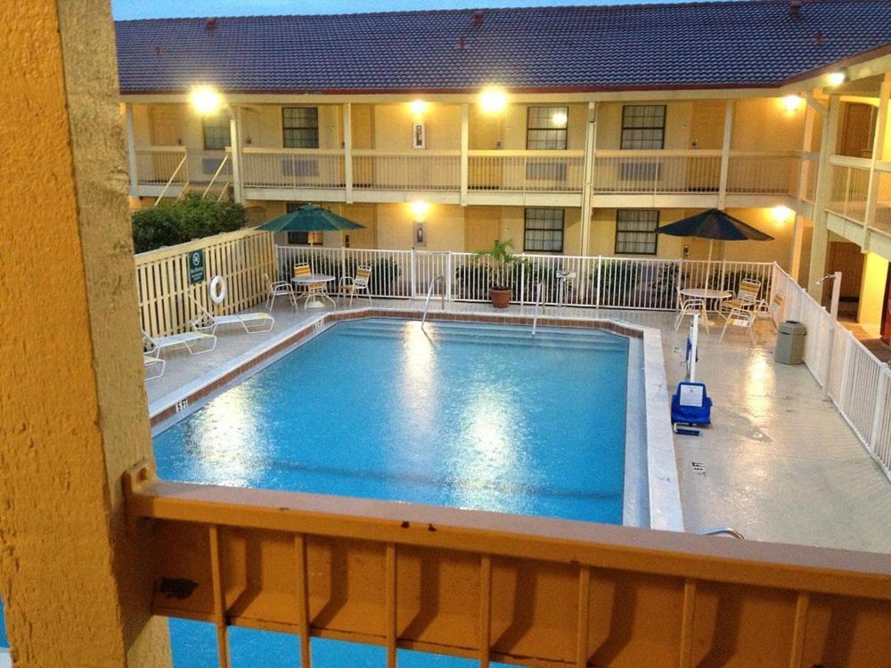 Baymont By Wyndham Fort Myers Central Eksteriør bilde
